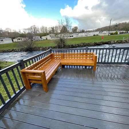 Stunning 3 Bed Riverside Cabin In Snowdonia Caeathro Buitenkant foto
