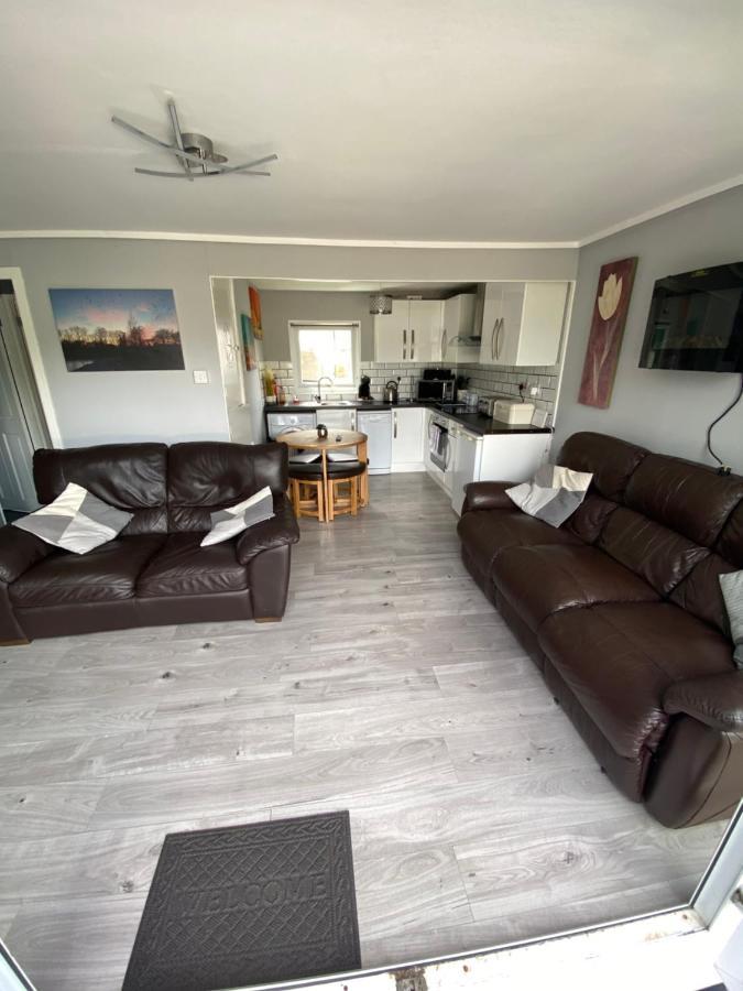 Stunning 3 Bed Riverside Cabin In Snowdonia Caeathro Buitenkant foto