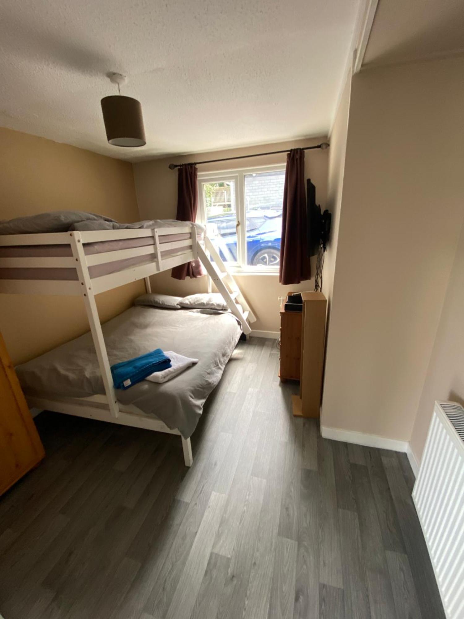 Stunning 3 Bed Riverside Cabin In Snowdonia Caeathro Buitenkant foto