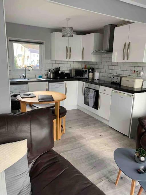 Stunning 3 Bed Riverside Cabin In Snowdonia Caeathro Buitenkant foto