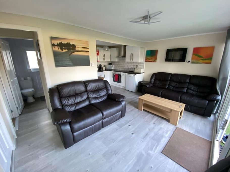 Stunning 3 Bed Riverside Cabin In Snowdonia Caeathro Buitenkant foto