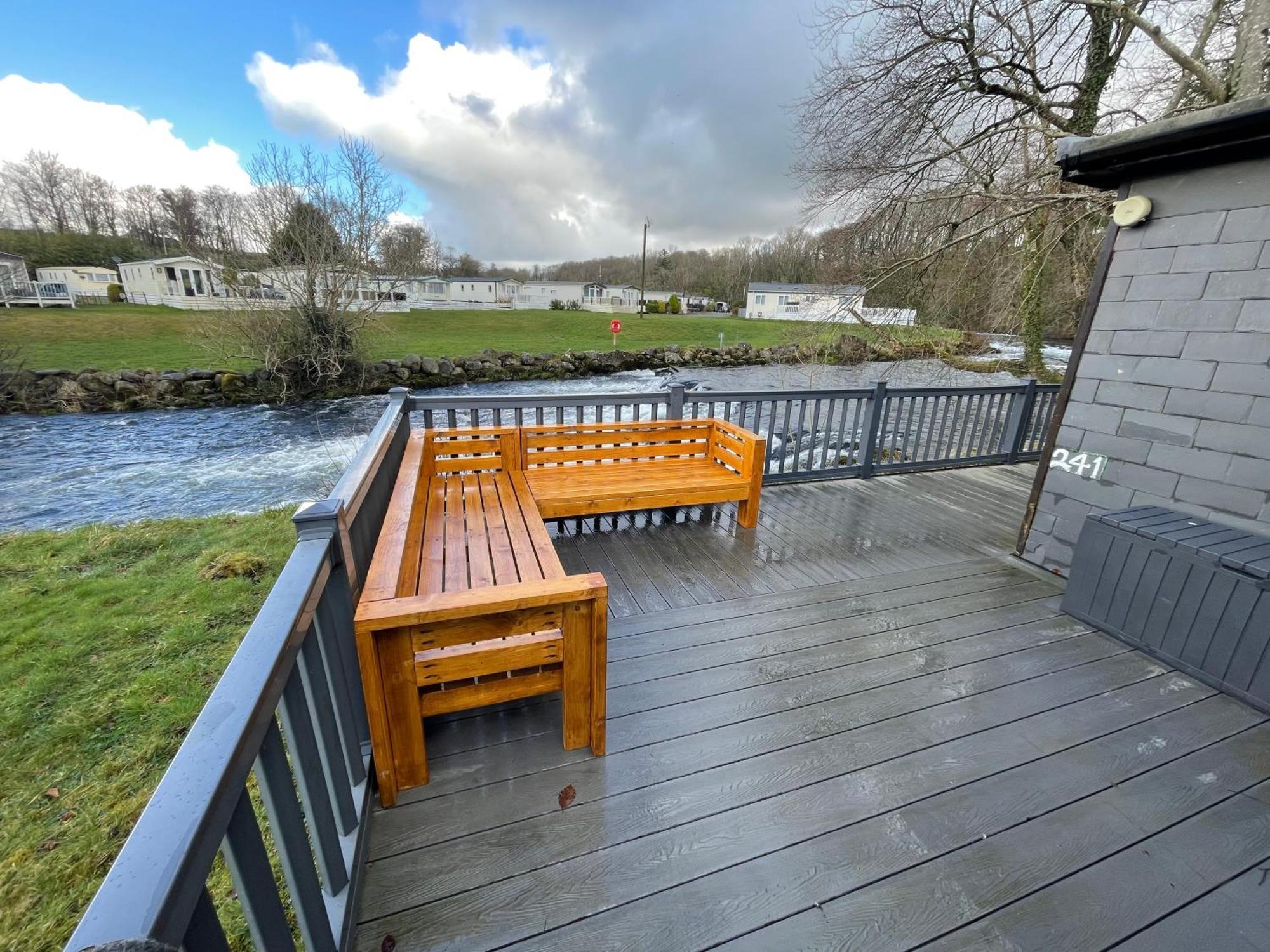 Stunning 3 Bed Riverside Cabin In Snowdonia Caeathro Buitenkant foto